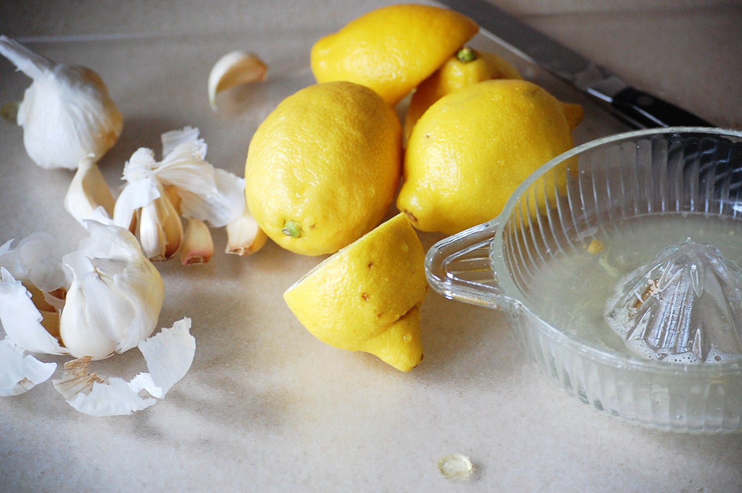 Cum te ajută să slăbești usturoiul și lămâia